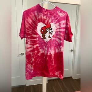 Buc-Ee’s Valentines Tie Dye Men’s T Shirt, Large